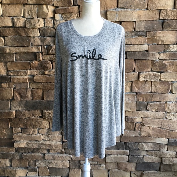 AnyBody Tops - AnyBody Loungewear SZ L Smile Message Swing Top